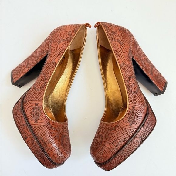 Prada Vintage Brown Leather Floral embroidered chunky heel pumps EU 38.5 - Picture 3 of 9